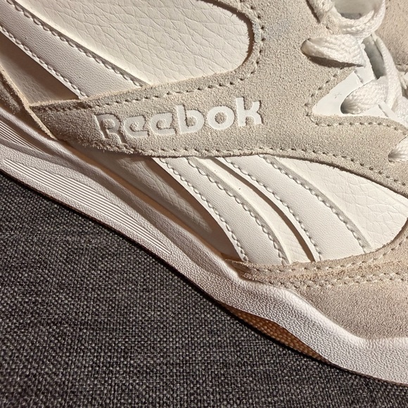 Sale🔥 Reebok White and Beige Low-Top Sneakers - Picture 9 of 10